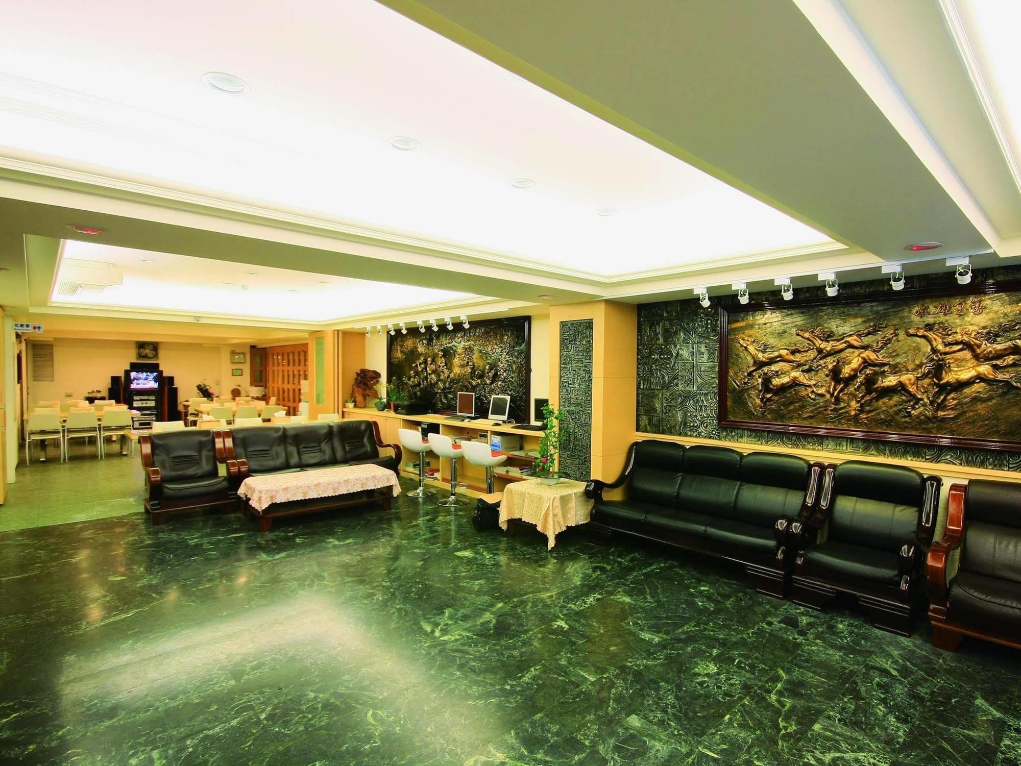 Lion Hotel Лодун Экстерьер фото