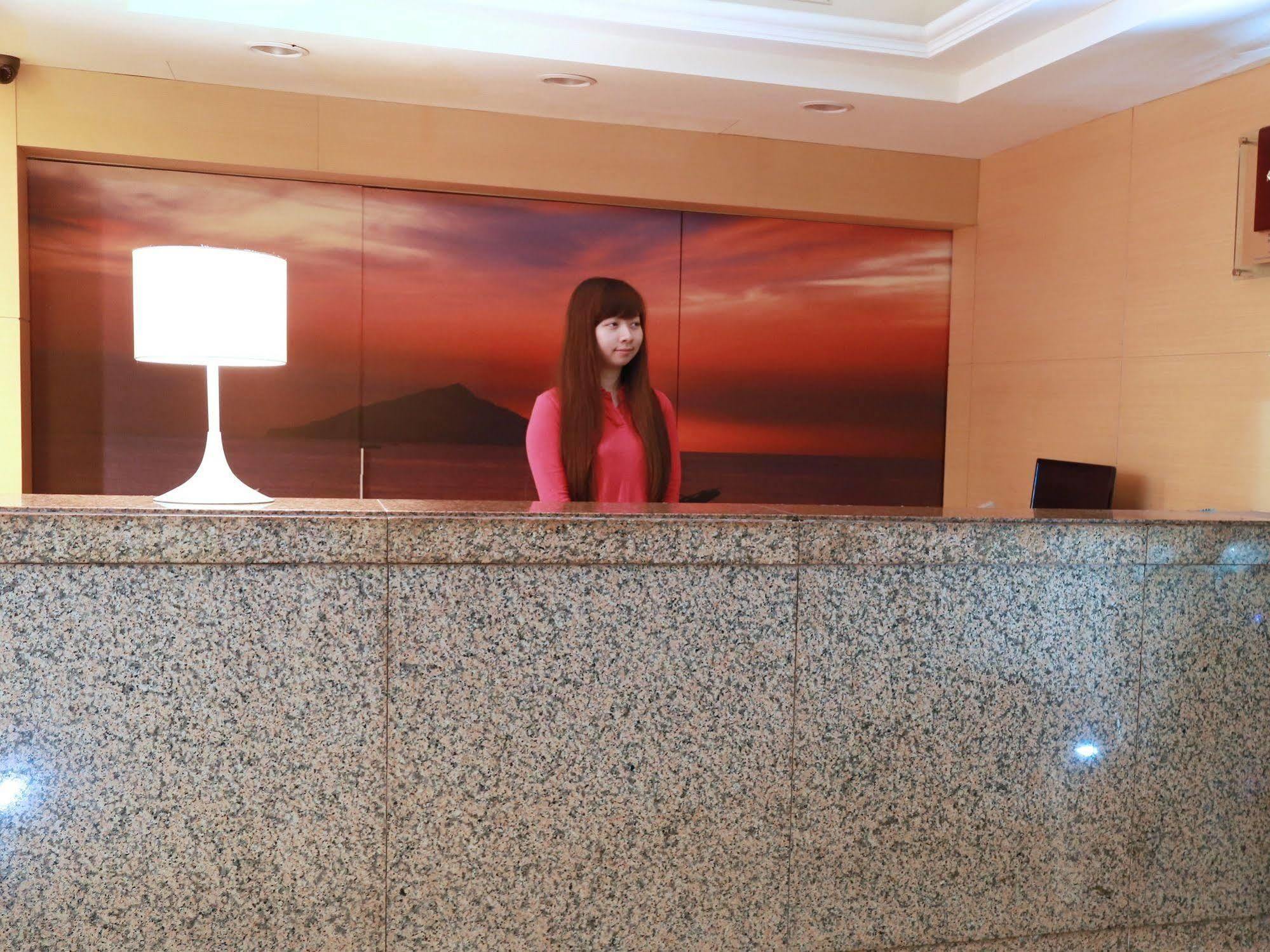 Lion Hotel Лодун Экстерьер фото